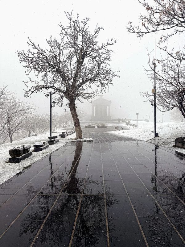 Гарни под снегом фото превью