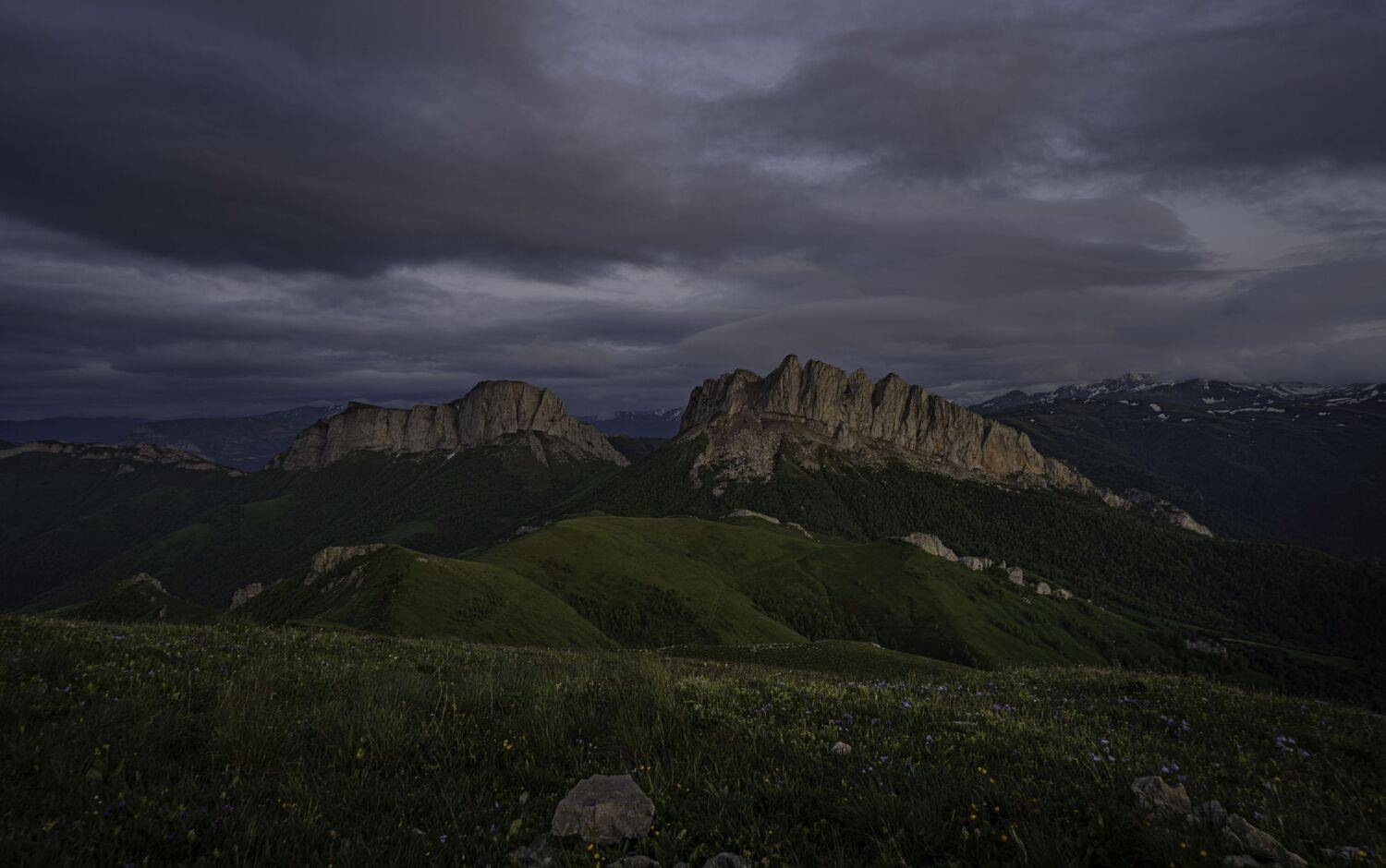 Россия, республика Адыгея, Чёртовы ворота, Восточный и Западный Ачешбоки, перевал Кондитерский, гора Асбестная, Гаврилов Юрий