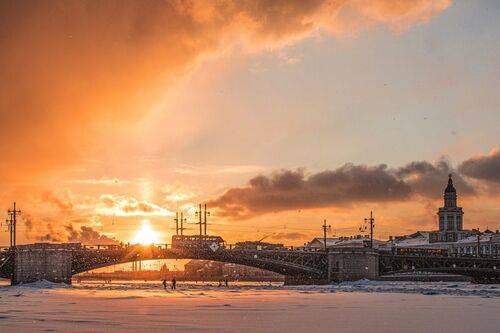 Снегопад на Неве