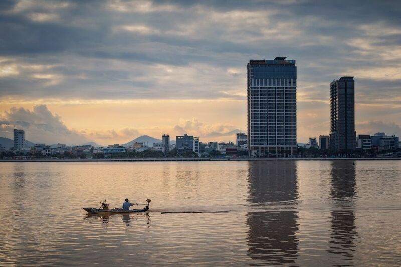 Дананг, Вьетнам, путешествие_по_вьетнаму Вечер на берегу Хан (Han River) фото превью