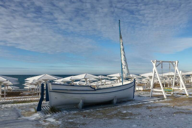 севастополь, зима, пляж, море Свежий февральский денёк на пляже в Севастополе. фото превью