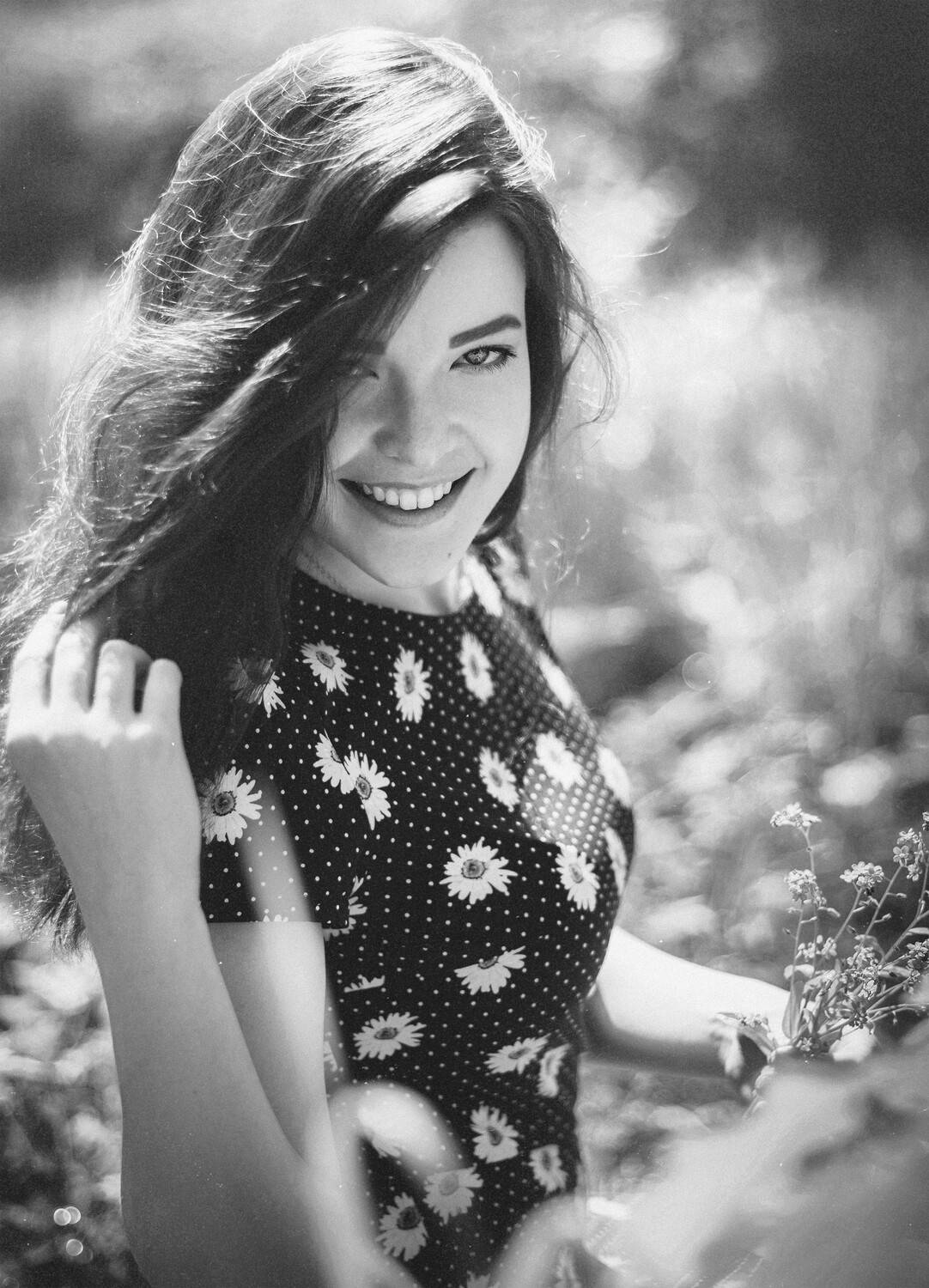 улыбка, милая улыбка, портрет, девушка, чб, черно белое, монохром, женский портрет, лето, нежность, чувственность, женская красота, женский фотограф, гламур, модель, girl, portrait, bw, black and white, Andrey Zhirnov