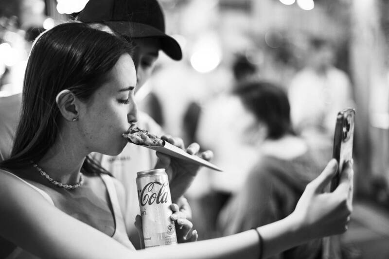 Уличный перекус фото превью