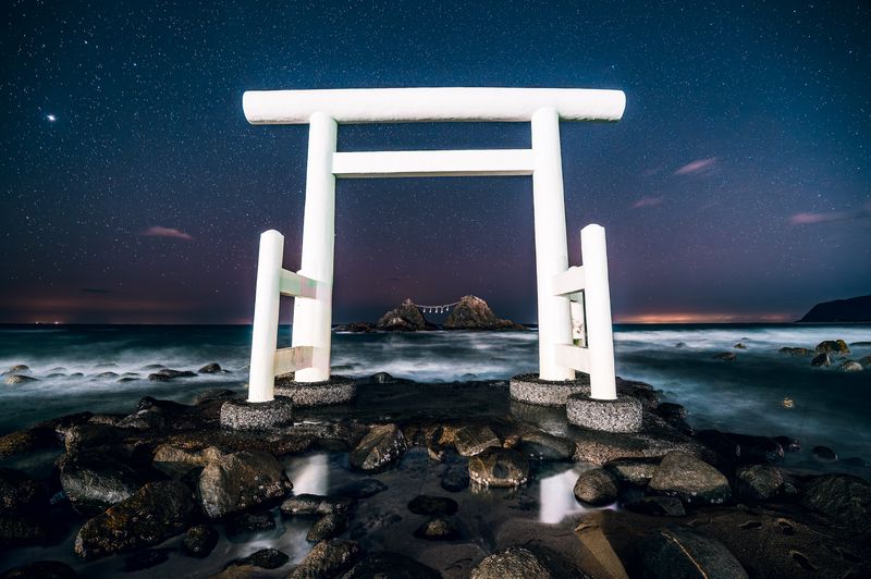 Itoshima, Torii Gate, Meoto Iwa, Japan Nightscape, Long Exposure, Astrophotography, Shinto, Fukuoka, Starry Sky, Ocean Gate to the Celestial Sea фото превью