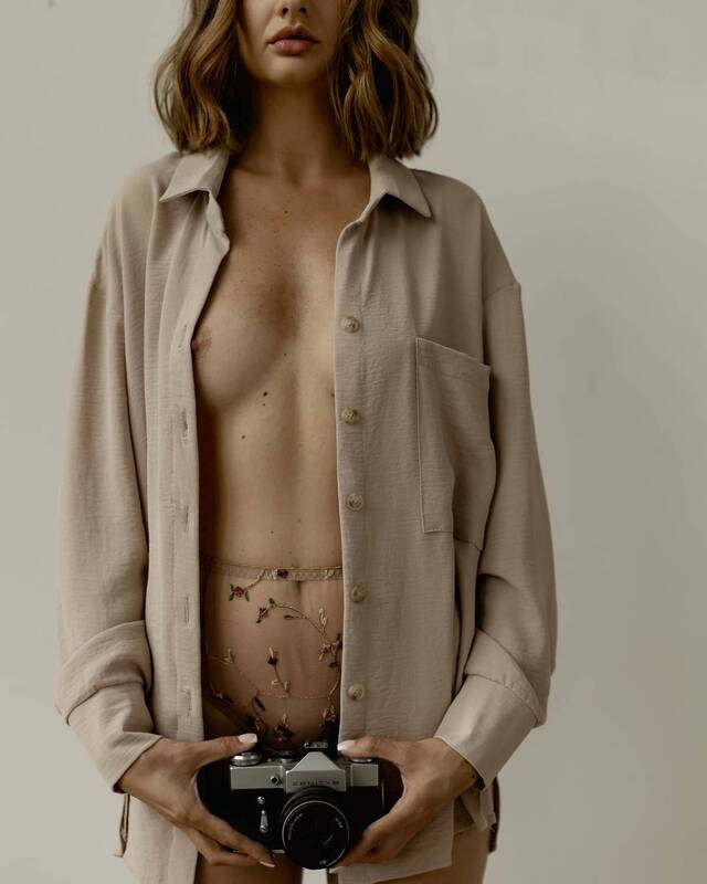 девушка, ню, портрет, грудь, сосок, фотоаппарат, живот, губы, girl, zenit, portret Птичка фото превью