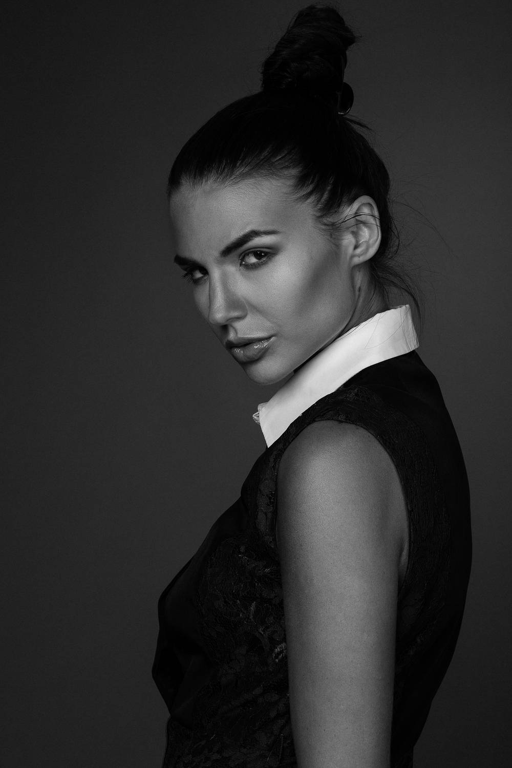 portrait, monochrome, blackandwhite, profile, fashion, studio, elegant, contrast, woman, beauty, model, photography, professional, dramatic, lighting, Rozman Erik