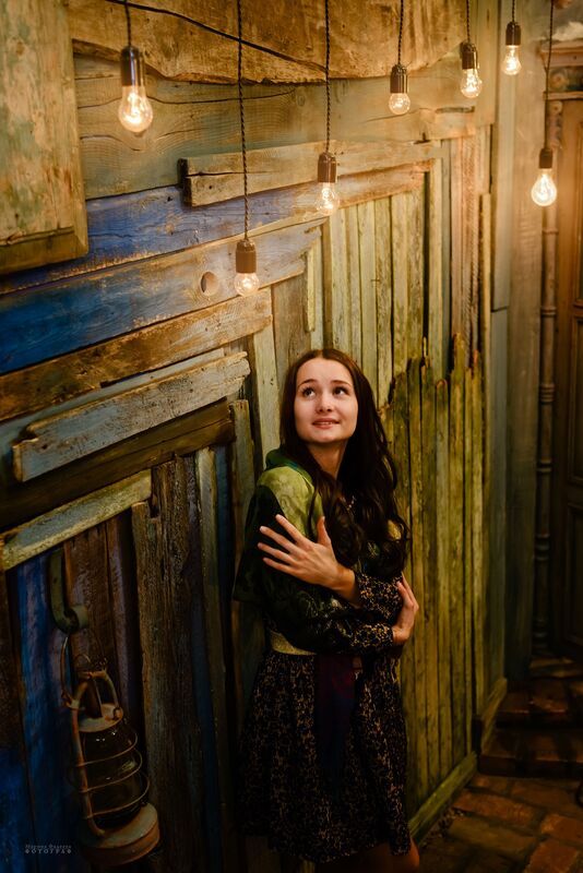 девушка, винтаж, жанр, ретро лампочки Теплота уюта фото превью