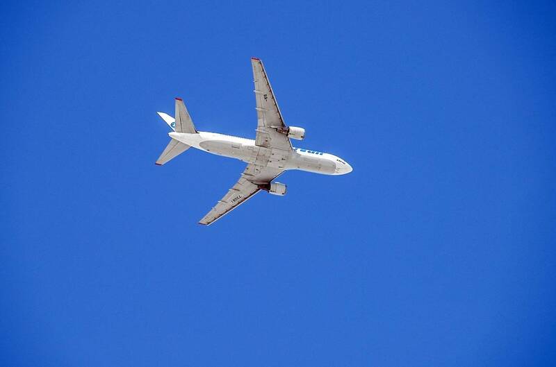 Низко летящий фото превью