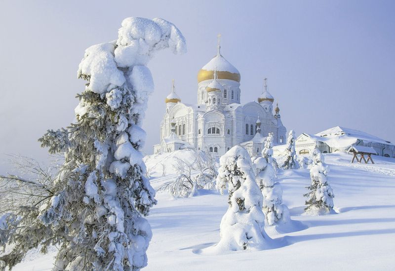 свято-николаевский белогорский монастырь, белая гора, зима, крестовоздвиженский собор С поклоном фото превью
