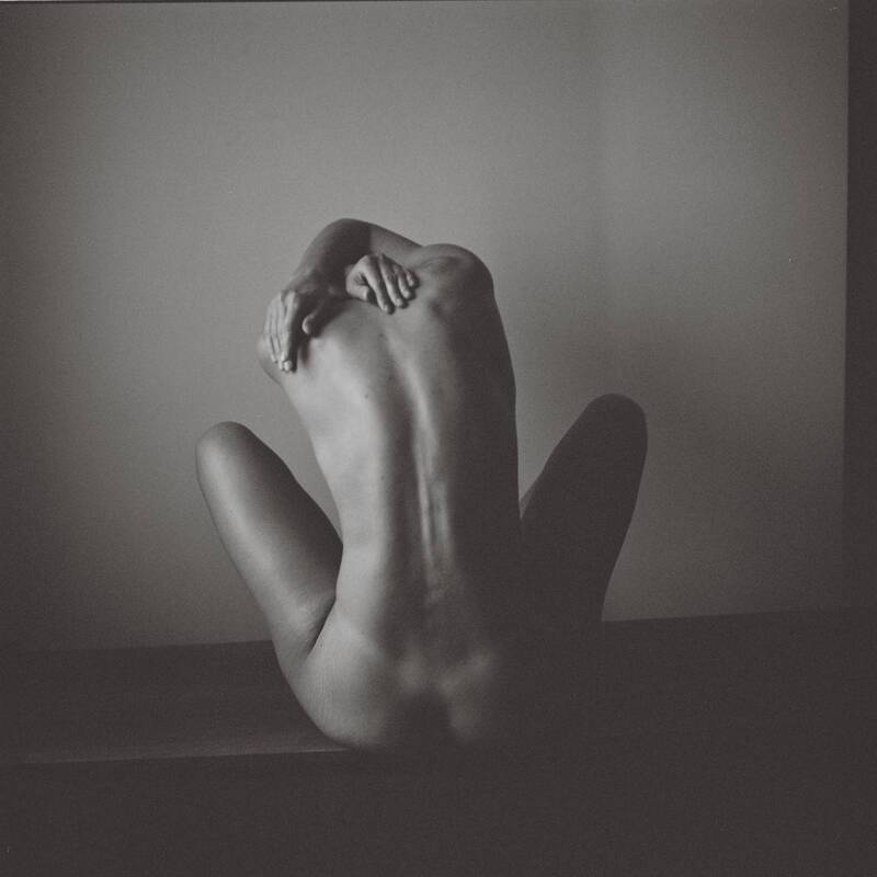 art, nude, film, medium format, sensual, sensuality, naked, woman, female, sexy, body, gorgeous, bw, nsfw, 18+, sexuality, sexual, sitting, model, photoshoot, vintage, erotic  фото превью