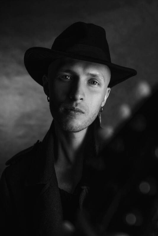 портрет, мужской портрет, мужчина в шляпе, музыкант, черно-белое, чб Женя фото превью