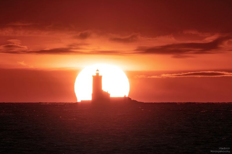 закат, маяк Маяк Толбухин на закате фото превью