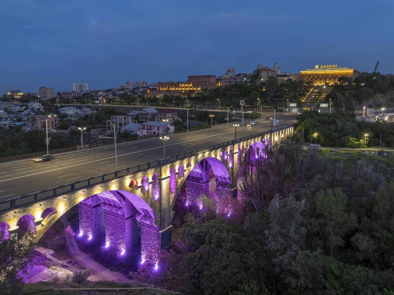 арарат, армения, раздан, мост, мост победы, вид сверху, аэросъемка, ереван Мост Победы на фоне коньячного завода \\\