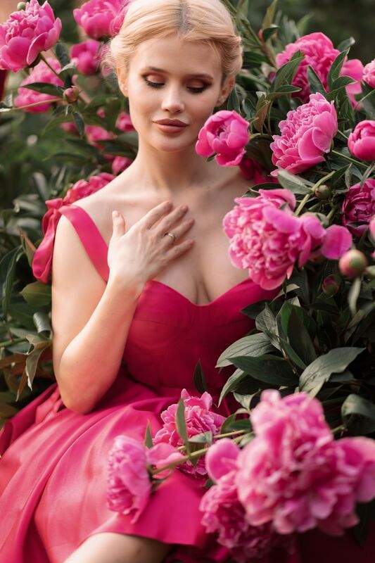 в облаке пионов фото превью