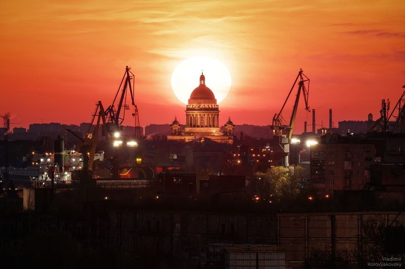 рассвет, собор Рассвет в портовом городе фото превью