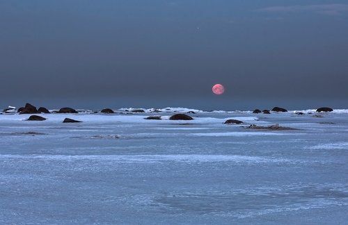 а на небе луна...