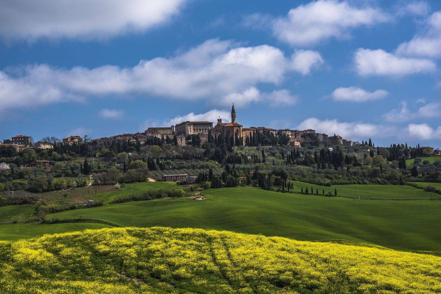 архитектура, облака, поля, пейзаж, долина, италия, небо, весна, город, тоскана, Дмитрий Старостенков