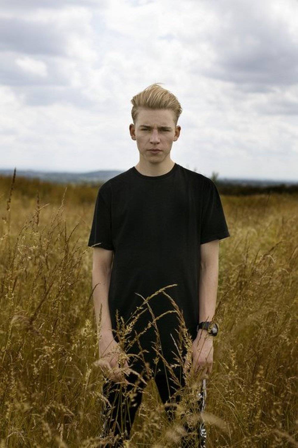 portrait, fashion, conceptual, art, boy, field, rural, summer, 50mm, canon, Sara