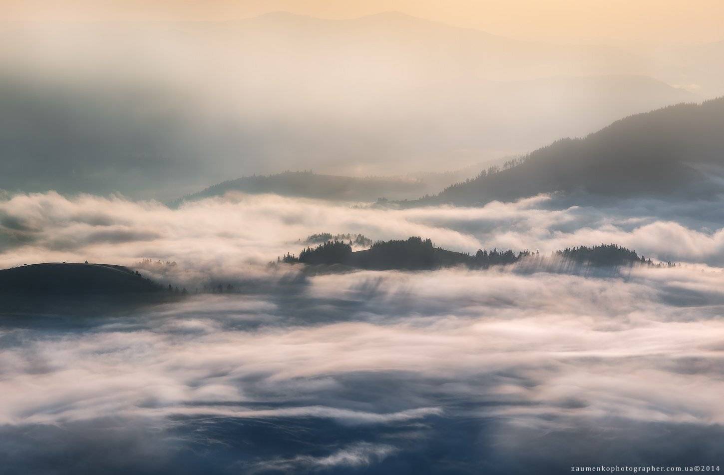 украина, карпаты, дземброня, ушастый камень, вухатый камень, лето, туман, лес, пейзаж, небо, утро, горы, природа, рассвет, путешествия, туризм, Александр Науменко