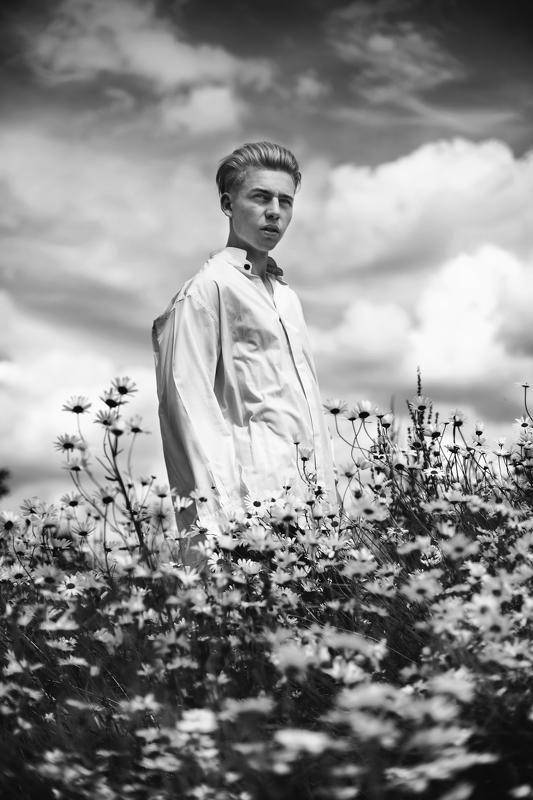 portrait, fashion, conceptual, art, boy, field, rural, summer, 50mm, canon Field of daisies   фото превью