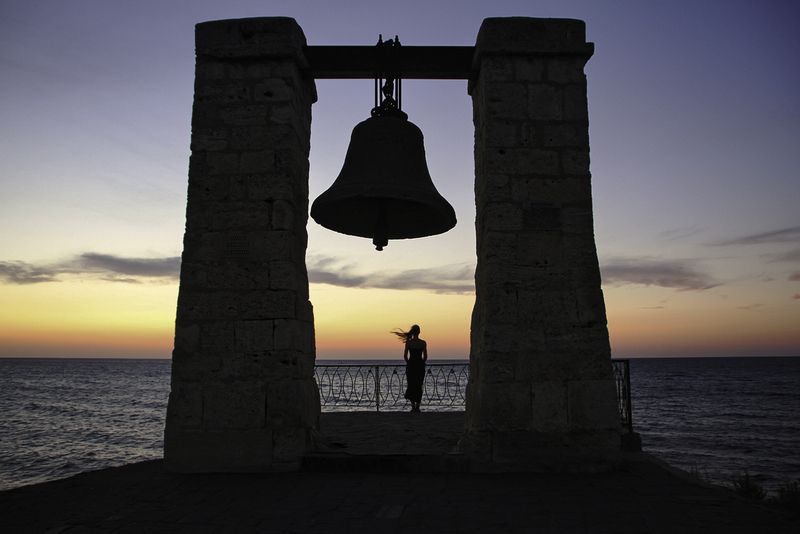 россия, крыым, севастополь, херсонес таврический, колокол, девушка С Днём воссоединения Крыма и Севастополя с Россией! фото превью