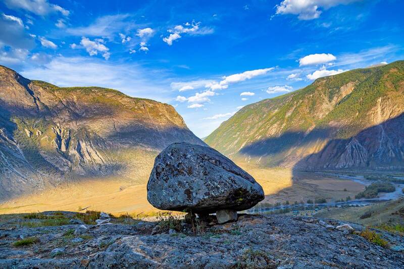 алтай, горный алтай, чулышман, долина чулышмана, шаман камень, камень Шаман-камень над долиной реки Чулышман фото превью