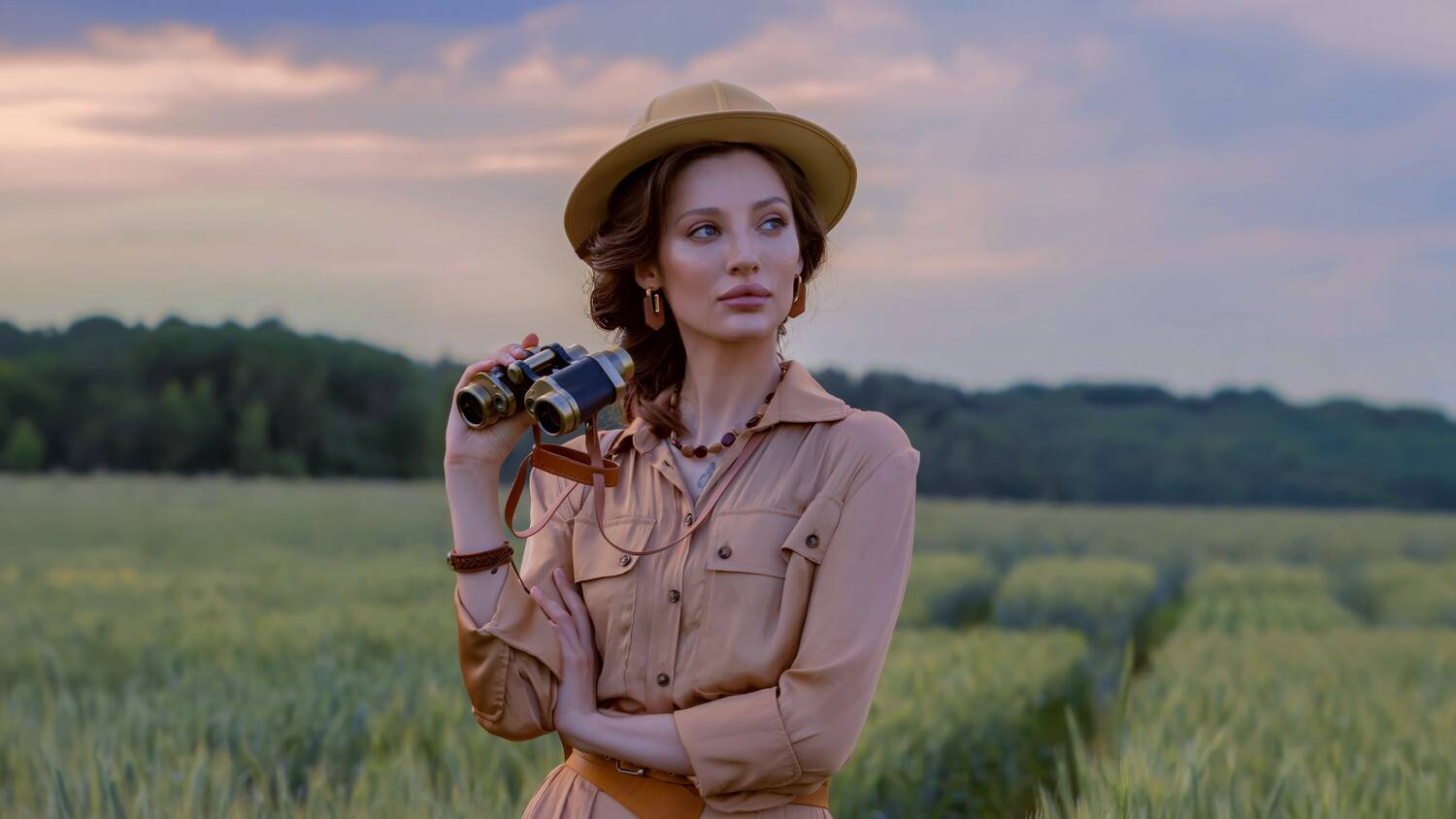 девушка, лето, вечер, сафари, шляпа, бинокль, Герцен Наталья