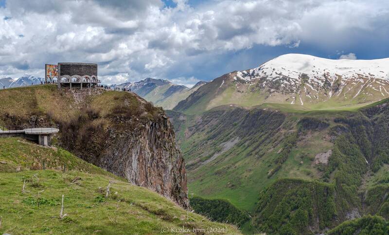 Арка Дружбы на Военно-Грузинской дороге фото превью