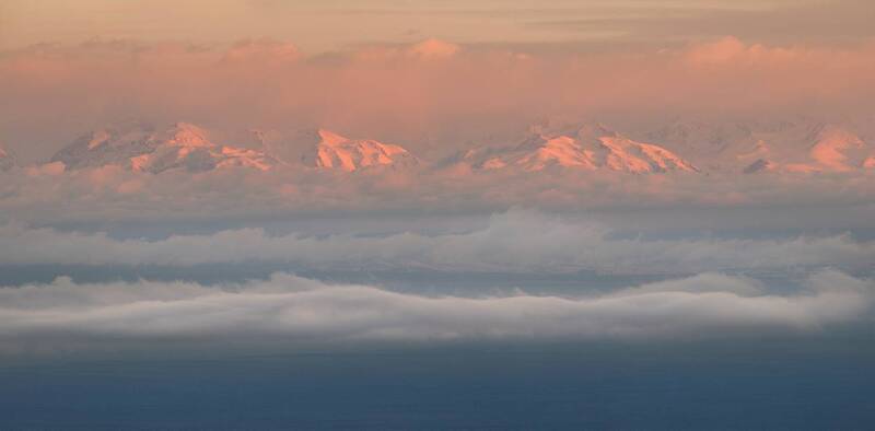 рассвет, горы, небо, озеро, киргизия, тянь-шань, иссык-куль Небо, озеро и горы фото превью
