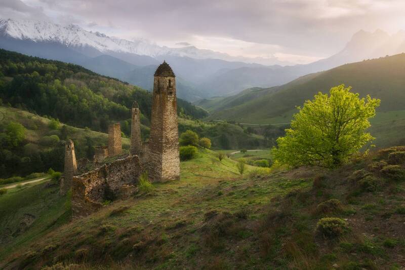 горы, башни, закат, ингушетия Каменный страж фото превью