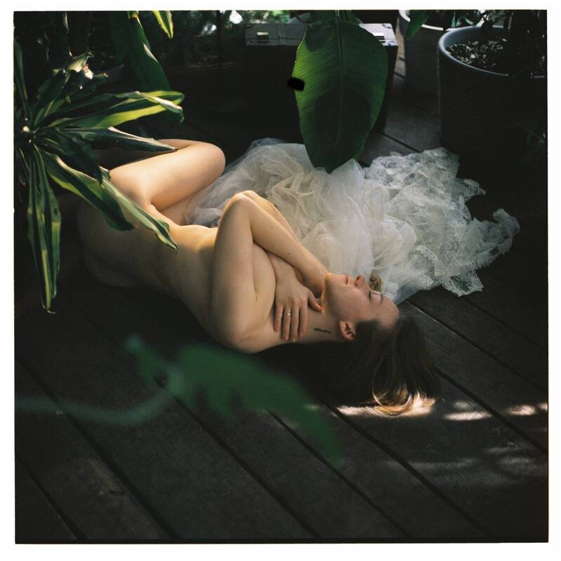 film, art, nude, erotic, naked, sexy, female, woman, young, sensual, sensuality, body, erotica, model, studio, posing, nsfw, 18+, girl, breast, butt, lovely, adult, medium format, bronica, nikkor, fuji pro 400h, grain * * * фото превью