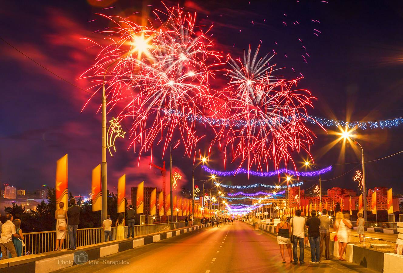 праздничный фейерверк, праздник, салют, улица, уличное освещение, Россия, Белгород, город, Сарапулов Игорь