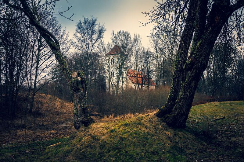 ainava, arhitektūra, baznīca, koki Zlēku baznīca Ventspils novadā, Latvijā фото превью