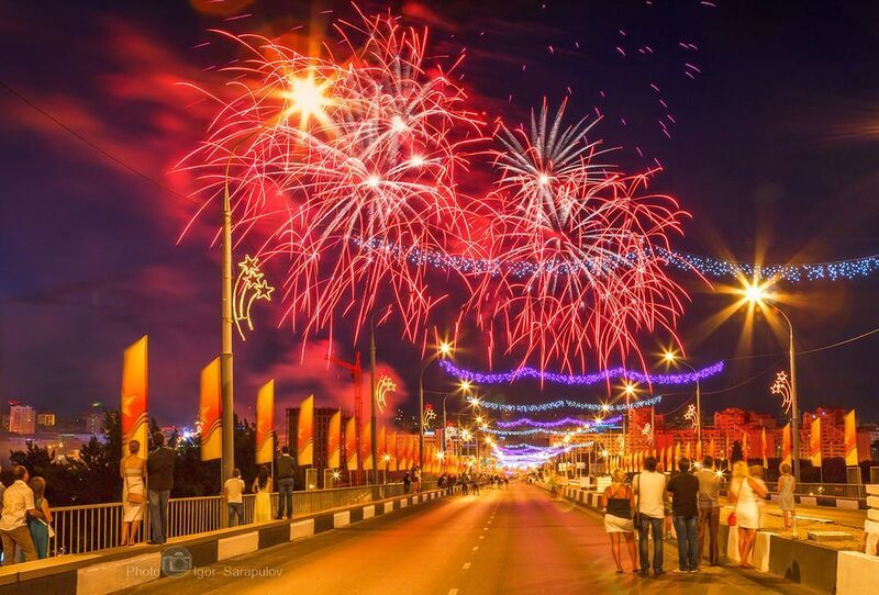праздничный фейерверк, праздник, салют, улица, уличное освещение, Россия, Белгород, город Праздничный салют на День города в Белгороде фото превью