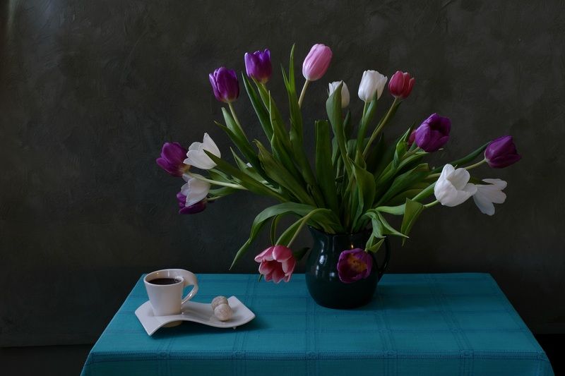 Still life, Tulips, Colorful, Spring, Cup of coffee, Flowers Тюльпаны фото превью