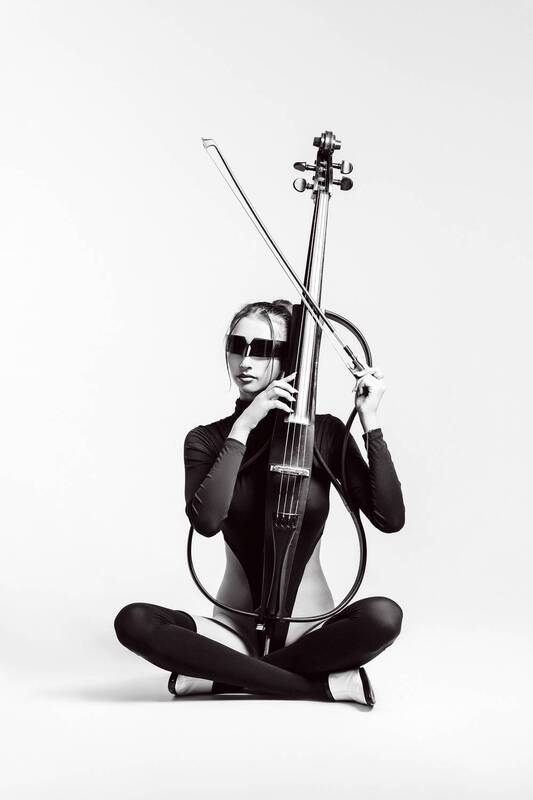 woman, portrait, art, conceptual Style is a performance фото превью