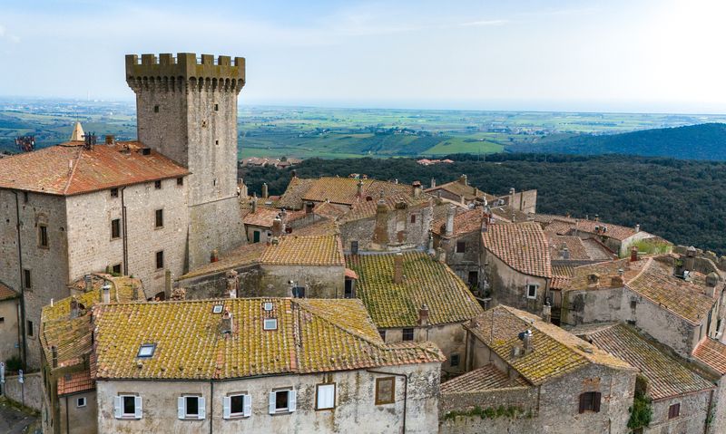 Крыши Капальбио, Тоскана, Италия фото превью