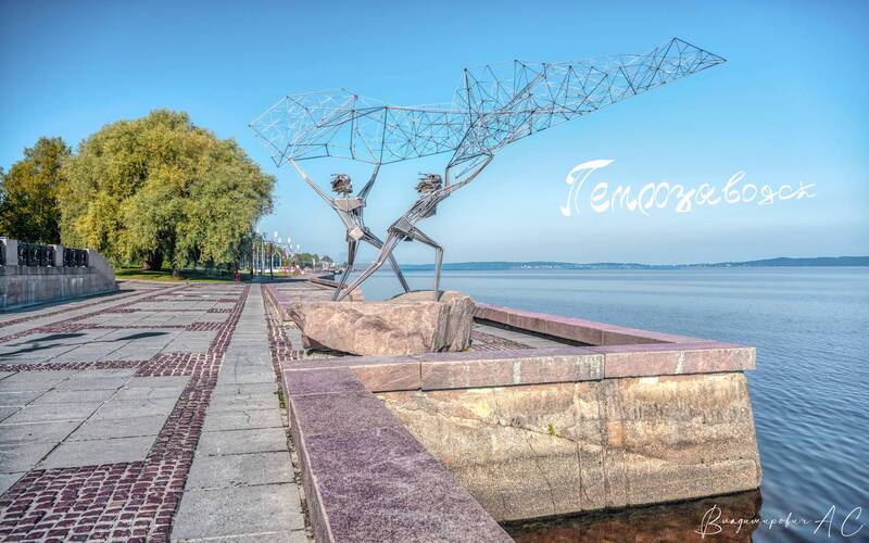 набережная онежское озеро петрозаводск с, рыбаки, драккар Прогулка по набережной Онежского озера. фото превью