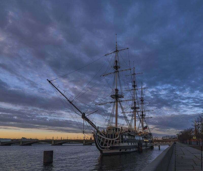 рассвет, небо, фрегат, город, прогулки Фрегат Благодать фото превью