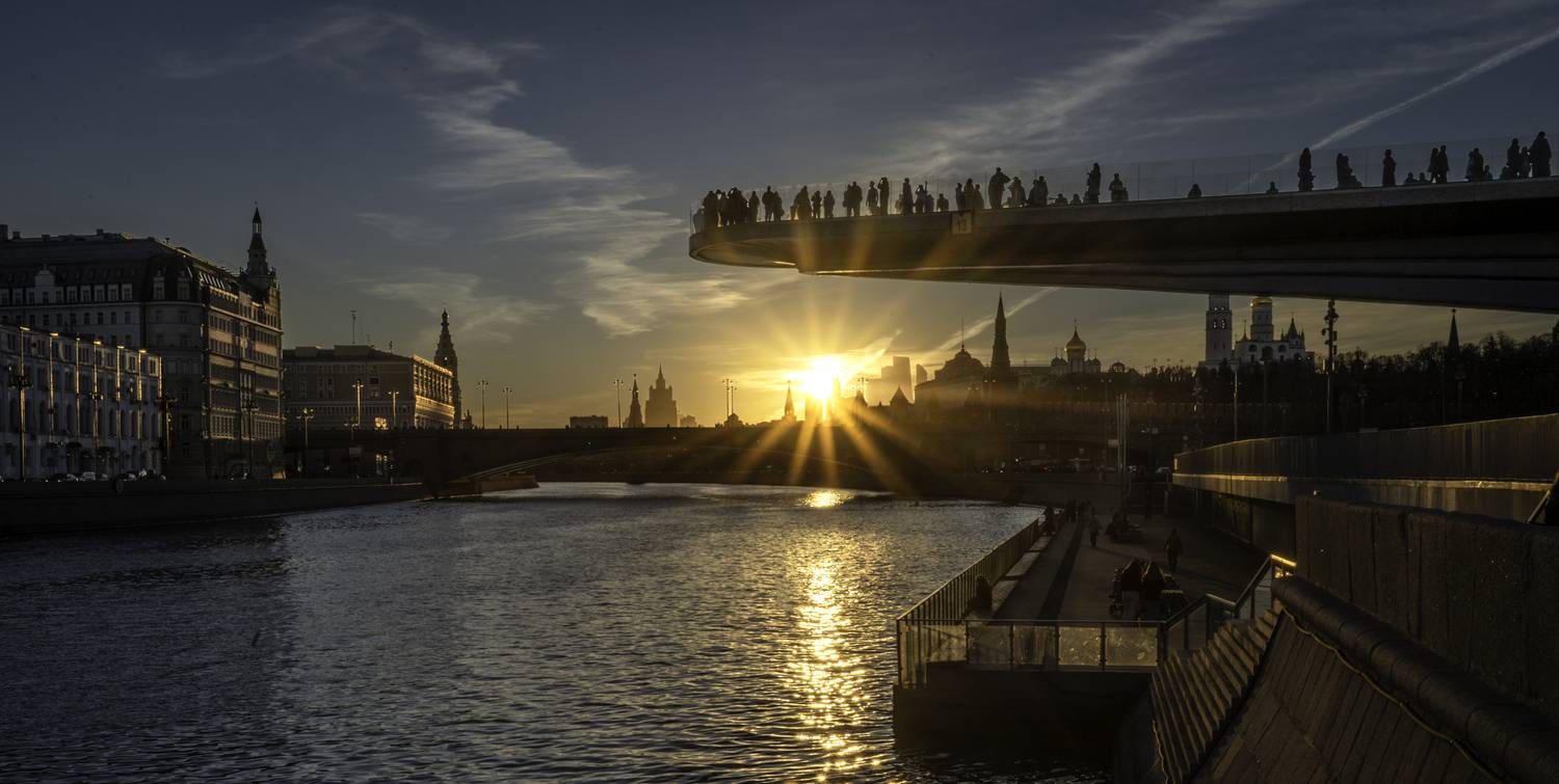 Москва, парк Зарядье, Кремль, река Москва, Парящий мост, Гаврилов Юрий