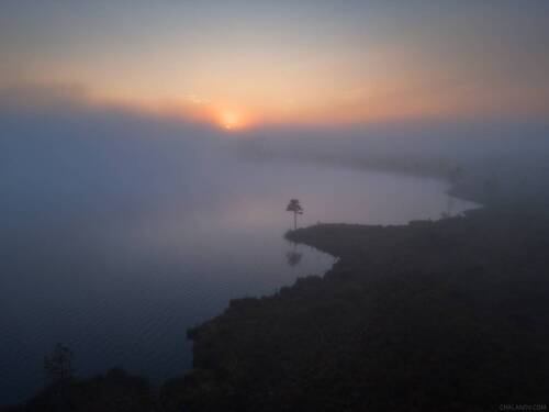 Туманное утро на озере Кадам