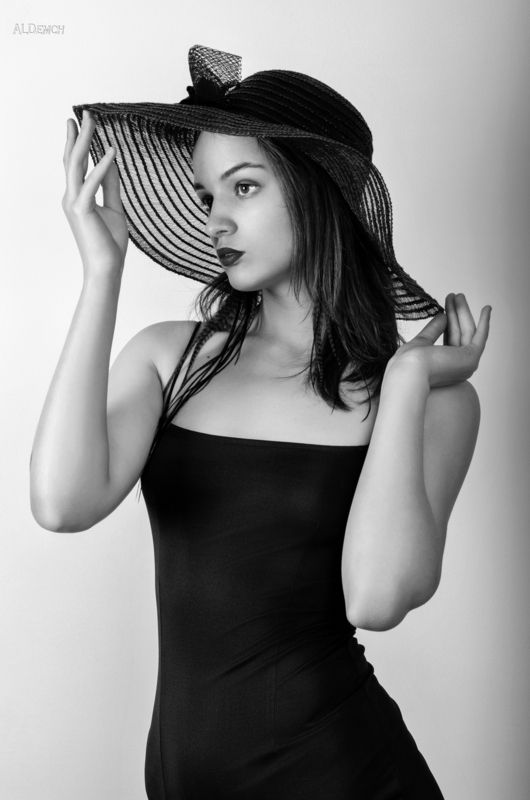 Черно-белое — это медитация в кадре фото превью