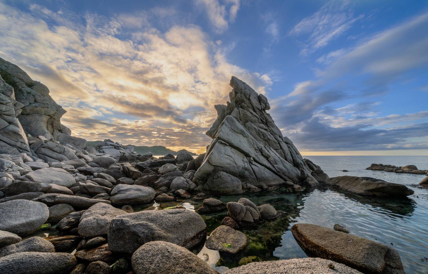 Россия, Приморский край, Лазовский заповедник, Кекуры, бухта Спокойная, Приморье, Гаврилов Юрий