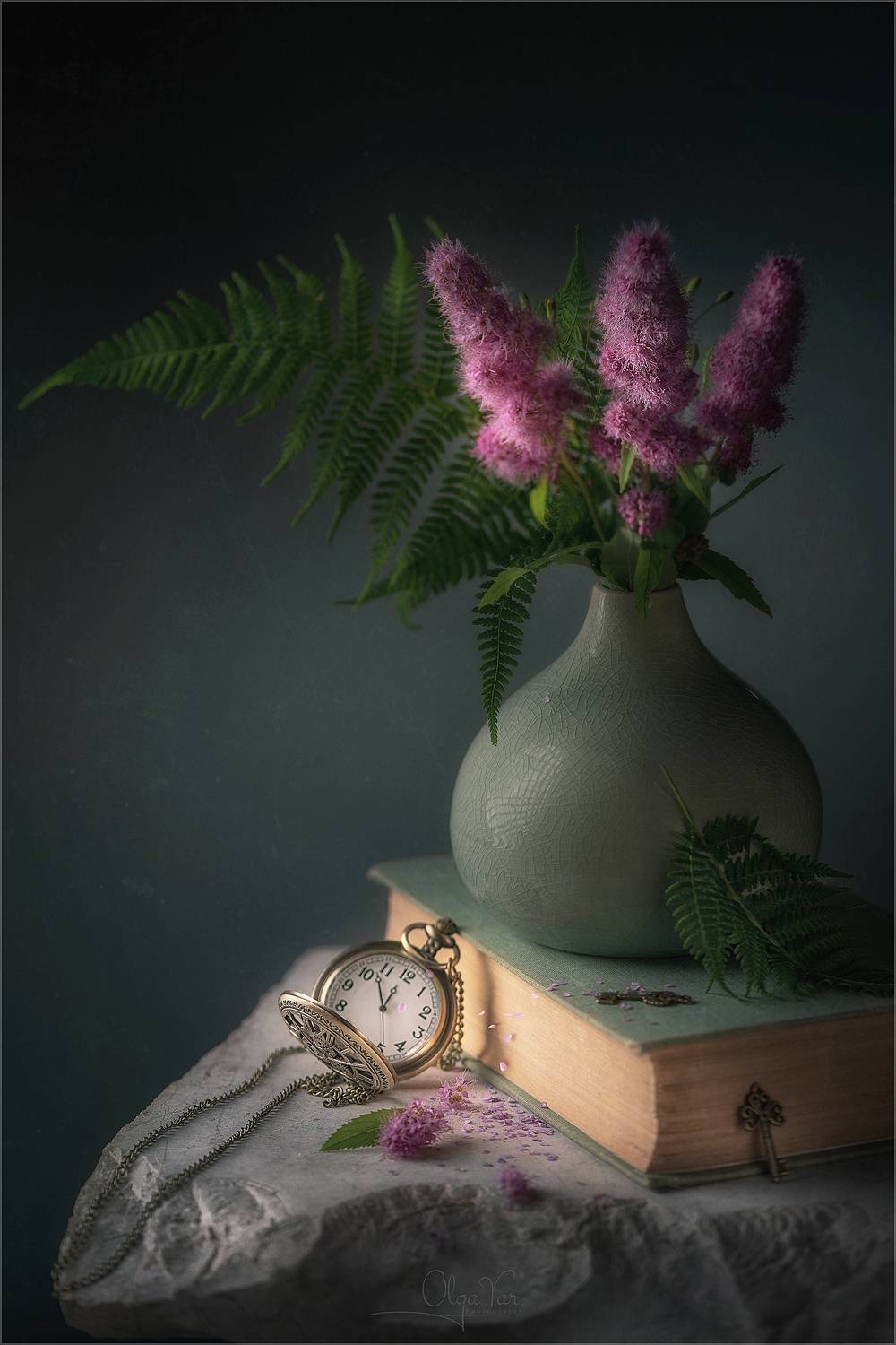 цветы, ваза, книга, часы, Ольга Яр