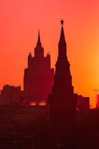 Алый горизонт Москвы