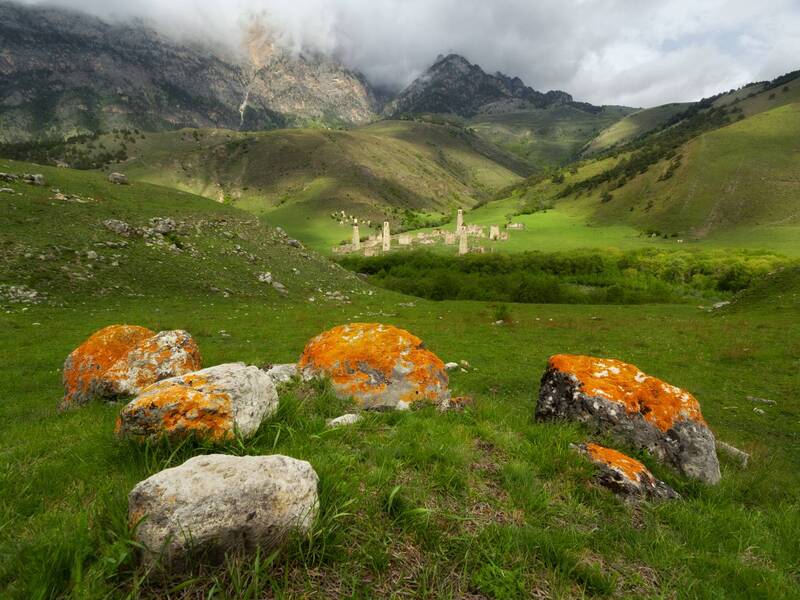 горы, башни, весна, ингушетия В долине Ассы фото превью