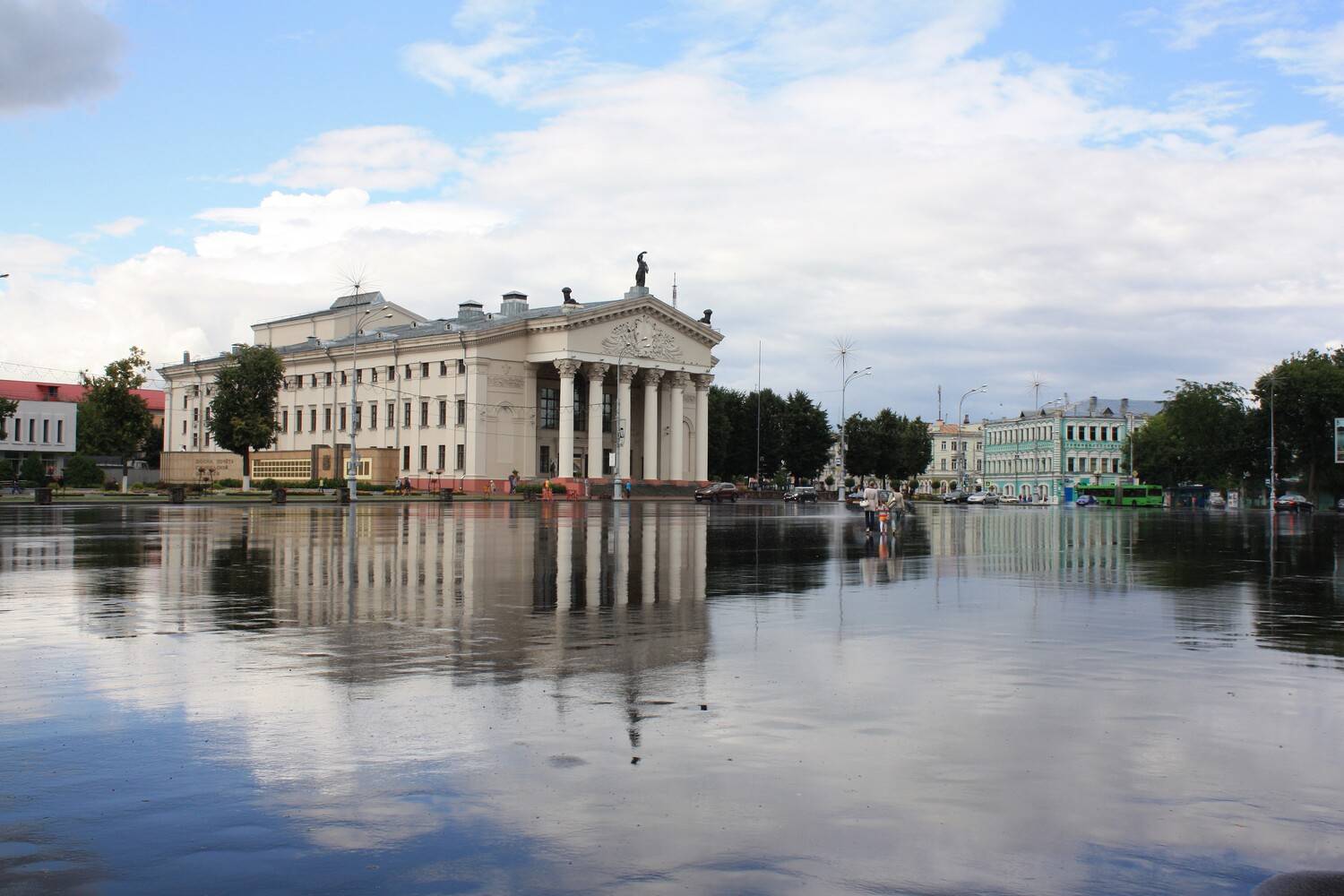 беларусь, гомель, город, театр, отражение, площадь, Козлова Галина