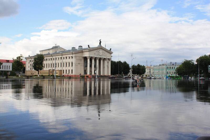 беларусь, гомель, город, театр, отражение, площадь Театр в Гомеле фото превью