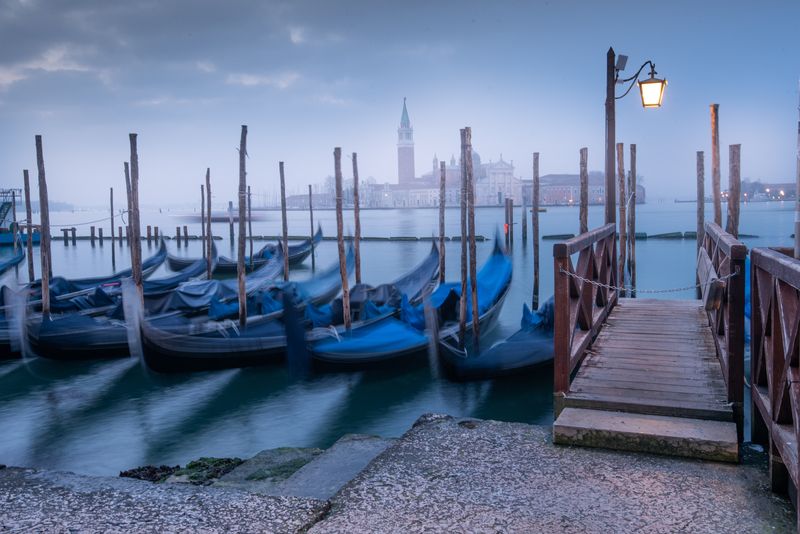 гондола, венеция, утро, италия italy, italia Пасмурное утро в Венеции фото превью