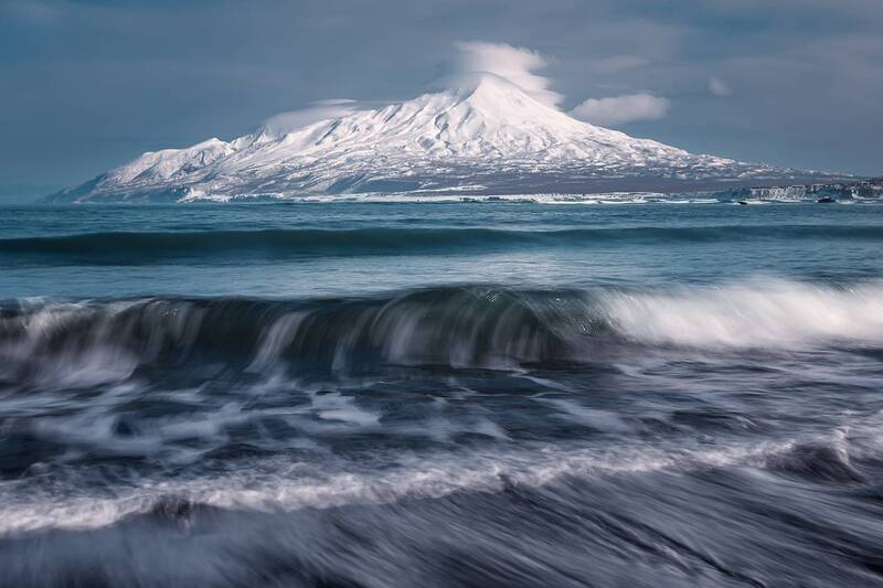 Вулкан Богдана Хмельницкого (Курильские о-ва, о.Итуруп) фото превью